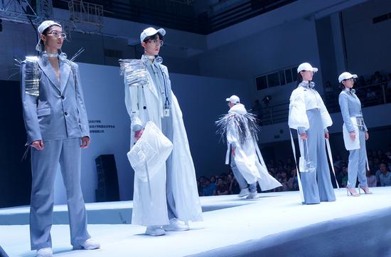 青春之裳，設(shè)計(jì)之聲 廣美工業(yè)設(shè)計(jì)學(xué)院2017屆服裝專業(yè)畢業(yè)作品展